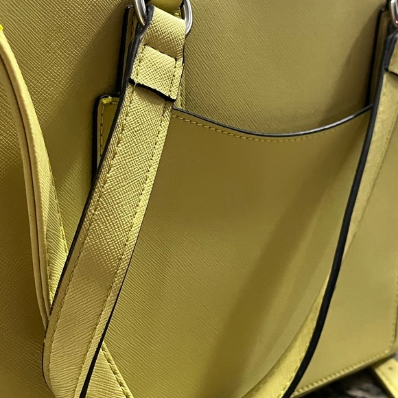 Lime Green Nine West Pocket Book and Credit Cards Holder - Picture 9 of 11